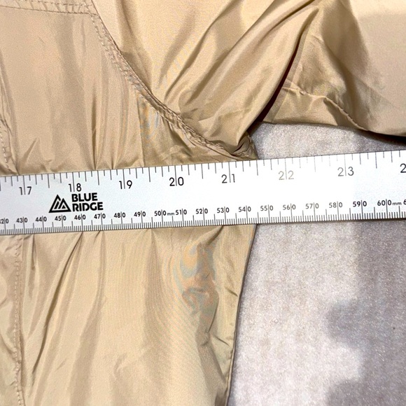 Calvin Klein Men’s Raincoat Jacket Sz M Hooded Beige Full Zip Two Pockets - Picture 12 of 13